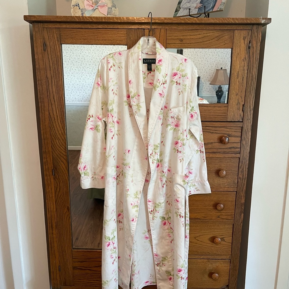 Lauren Ralph Lauren Long Pink Floral Robe - Picture 4 of 7